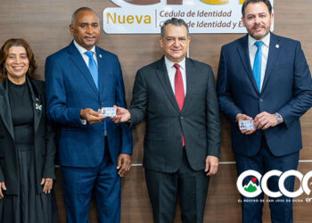 Aneudy Ortiz Sajiun valora modernización del sistema de identidad al recibir su nueva cédula