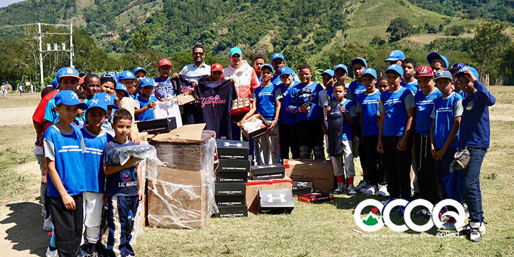 New York Yankees llevan esperanza a más de 100 niños en Nizao