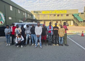 Ejército envía ante la justicia a conductor que transportaba a 13 haitianos indocumentados en San Juan de la Maguana