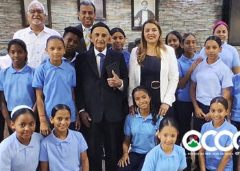 Universidad Libre Ocoa entrega lotes de Biblias a escuelas y liceos de San José de Ocoa