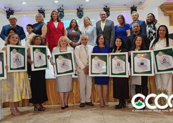 Nueve mujeres, una historia de éxito: emotivo reconocimiento en Nueva York