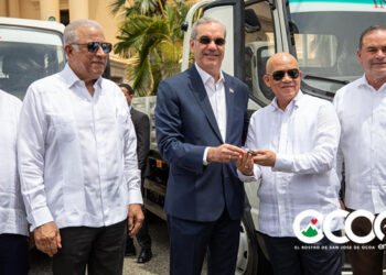 Presidente Abinader entrega 25 vehículos al Inespre para ampliar la distribución de alimentos