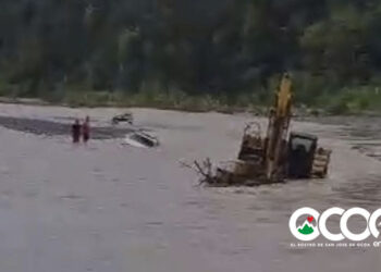 VIDEO-Imprudencia de vacacionistas en Monte Negro deja varios vehículos dañados