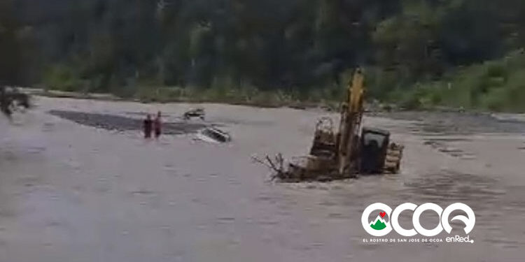VIDEO-Imprudencia de vacacionistas en Monte Negro deja varios vehículos dañados