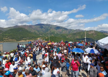 Miles  protestan  contra proyecto minero en San Juan