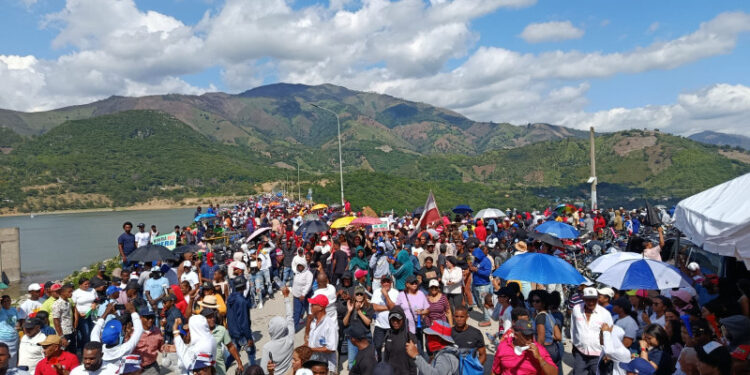 Miles  protestan  contra proyecto minero en San Juan