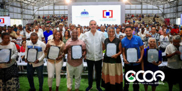 Presidente Abinader entrega 1,500 títulos de propiedad y eleva a 3,500 los certificados otorgados en beneficio de unas 18,000 personas