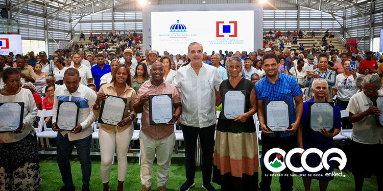 Presidente Abinader entrega 1,500 títulos de propiedad y eleva a 3,500 los certificados otorgados en beneficio de unas 18,000 personas
