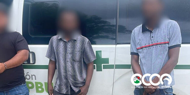 Migración detiene ambulancia transportando haitianos indocumentados en Dajabón
