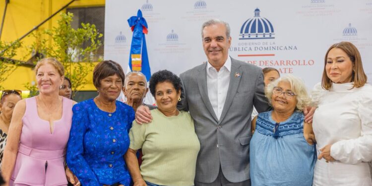 Presidente Abinader inicia entrega del Bono Madre 2026 que beneficiará a más de un millón de madres dominicanas
