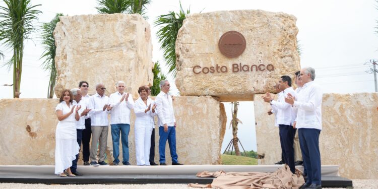Abinader anuncia inversión de RD$20 mil millones para transformar Boca Chica