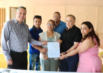 Asociación de Ocoeños Ausentes USA dona instrumentos a Escuela de Música de El Naranjal