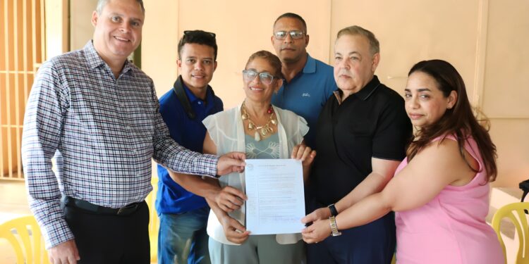 Asociación de Ocoeños Ausentes USA dona instrumentos a Escuela de Música de El Naranjal