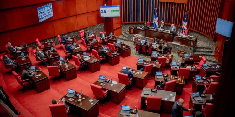 Entre críticas y apoyo, Senado aprueba préstamos por US$600 millones para obras de saneamiento y clima