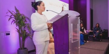 Gabriela Casado participa como expositora en el panel “Mujeres de Acero”