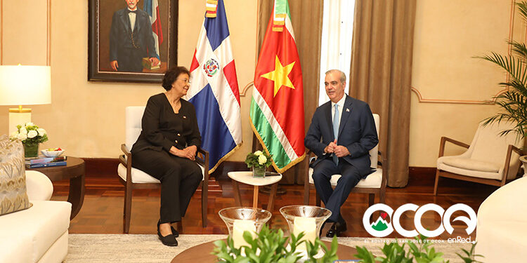 Presidente Abinader recibe a su homóloga de Surinam, Jennifer Geerlings-Simons, en visita oficial