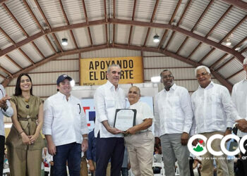 Abinader entrega 400 certificados de títulos de propiedad en Pepillo Salcedo