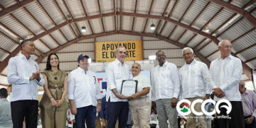 Abinader entrega 400 certificados de títulos de propiedad en Pepillo Salcedo