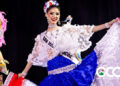 Alana Chalas Prinde homenaje a la marchanta criolla con un traje típico inspirado en San José de Ocoa