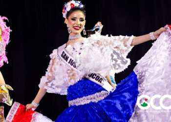 Alana Chalas Prinde homenaje a la marchanta criolla con un traje típico inspirado en San José de Ocoa