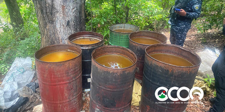 Interior y Policía y el CECCOM desmantelan en Azua fábrica clandestina con más de 25 mil litros de alcohol adulterado