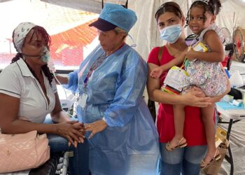 Gobernadora Oliva Castillo destaca participación de enfermera ocoeña en misión humanitaria en Venezuela