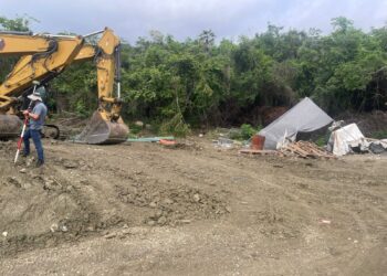 Denuncia ocupación de su terreno por Acero Estrella y el MOPC sin recibir compensación