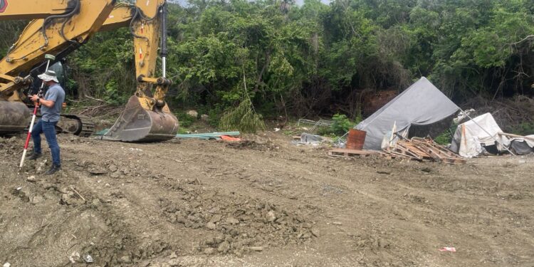 Denuncia ocupación de su terreno por Acero Estrella y el MOPC sin recibir compensación