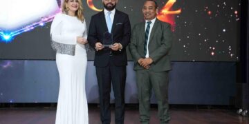 Economista ocoeño recibe reconocimiento del INTEC por excelencia en la docencia