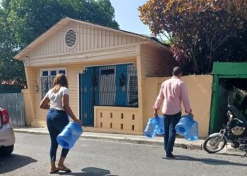 Prometieron agua 24 horas, pero sectores de Ocoa reportan hasta una semana sin suministro