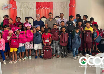 Fundación Amigos de Sabana Larga entrega kits de útiles escolares a niños de escasos recursos