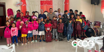 Fundación Amigos de Sabana Larga entrega kits de útiles escolares a niños de escasos recursos