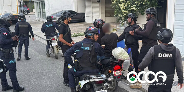 Migración detiene en Ocoa a un dominicano que transportaba cuatro haitianos indocumentados