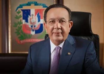 Abinader ratifica a Valdez Albizu en el Banco Central