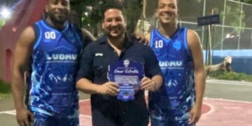 Omar Estrella recibe dedicatoria del torneo 2026 de LUBAO