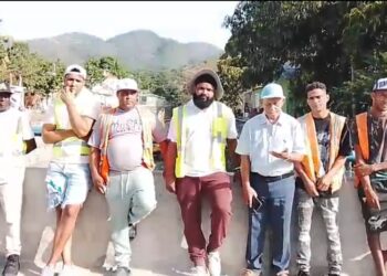 VIDEO- Obreros de la canalización del arroyo Las Vacas reclaman pago cinco  meses de salarios