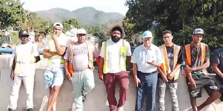 VIDEO- Obreros de la canalización del arroyo Las Vacas reclaman pago cinco meses de salarios