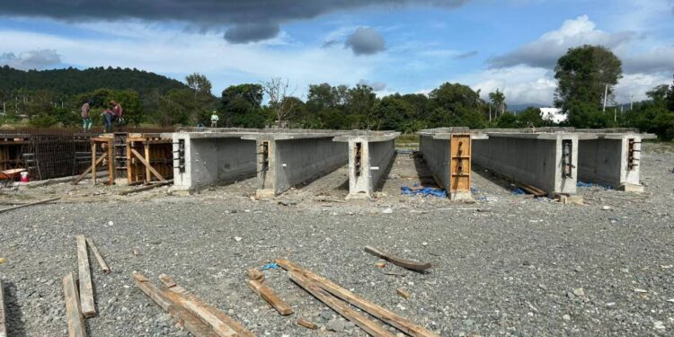 Tras larga espera, Monte Negro comienza a ver esperanza con avances en construcción de su puente