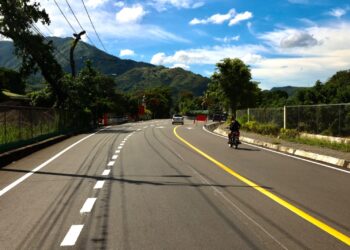 Presidente Luis Abinader inaugura carretera Nizao-Sabana Larga-Ocoa y fortalece conexión entre Cibao y Sur