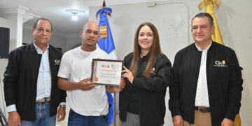 JCE entrega la cédula número 4 millones y advierte sobre inhabilitación civil; en Ocoa se han entregado 23,708