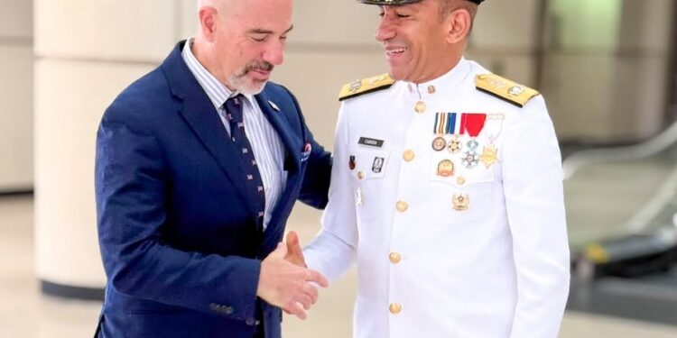 Administrador de la DEA, Terry Cole, reconoce labor de la DNCD y reafirma cooperación contra el narcotráfico