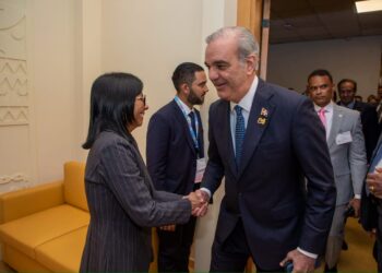 Abinader y Delcy Rodríguez abordan cooperación energética, relaciones consulares y turismo en reunión bilateral en Roma, Italia