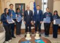 Presidente Abinader recibe en Palacio Nacional a jóvenes dominicanos que rompieron récord mundial de lectura