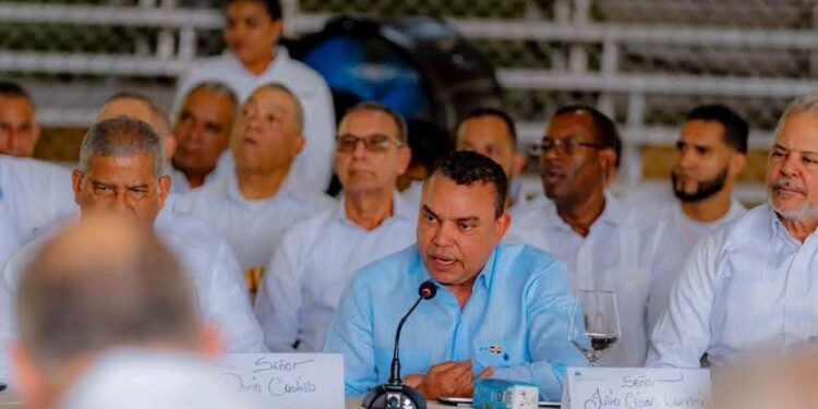Director del SNS presenta logros y anuncia nuevas inversiones en salud para  Ocoa