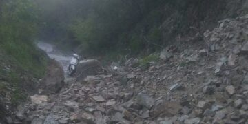 Deslizamiento de tierra ha dejado incomunicada a la comunidad Los Martínez